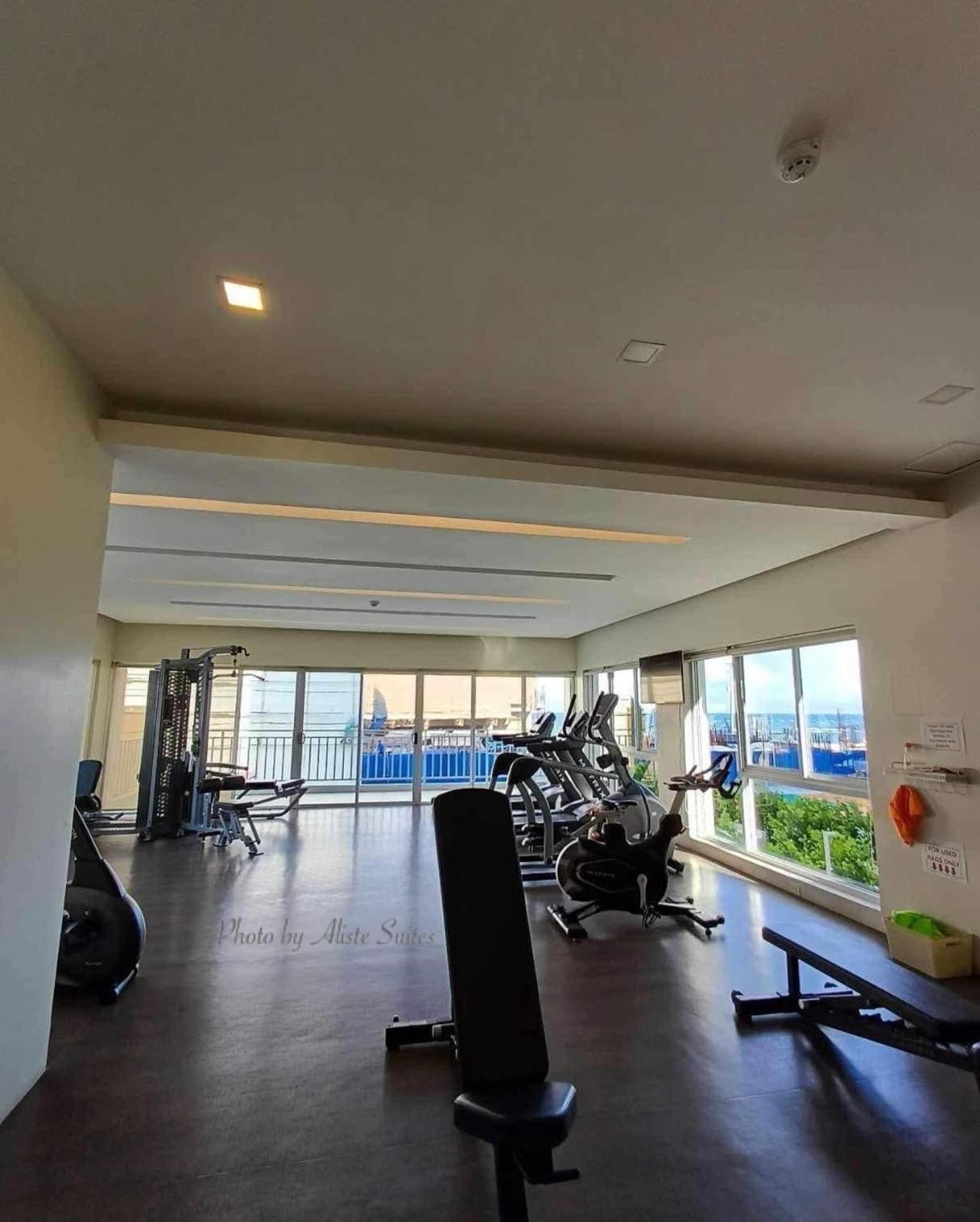 Aliste Suites Marina Spatial Dumaguete City Esterno foto