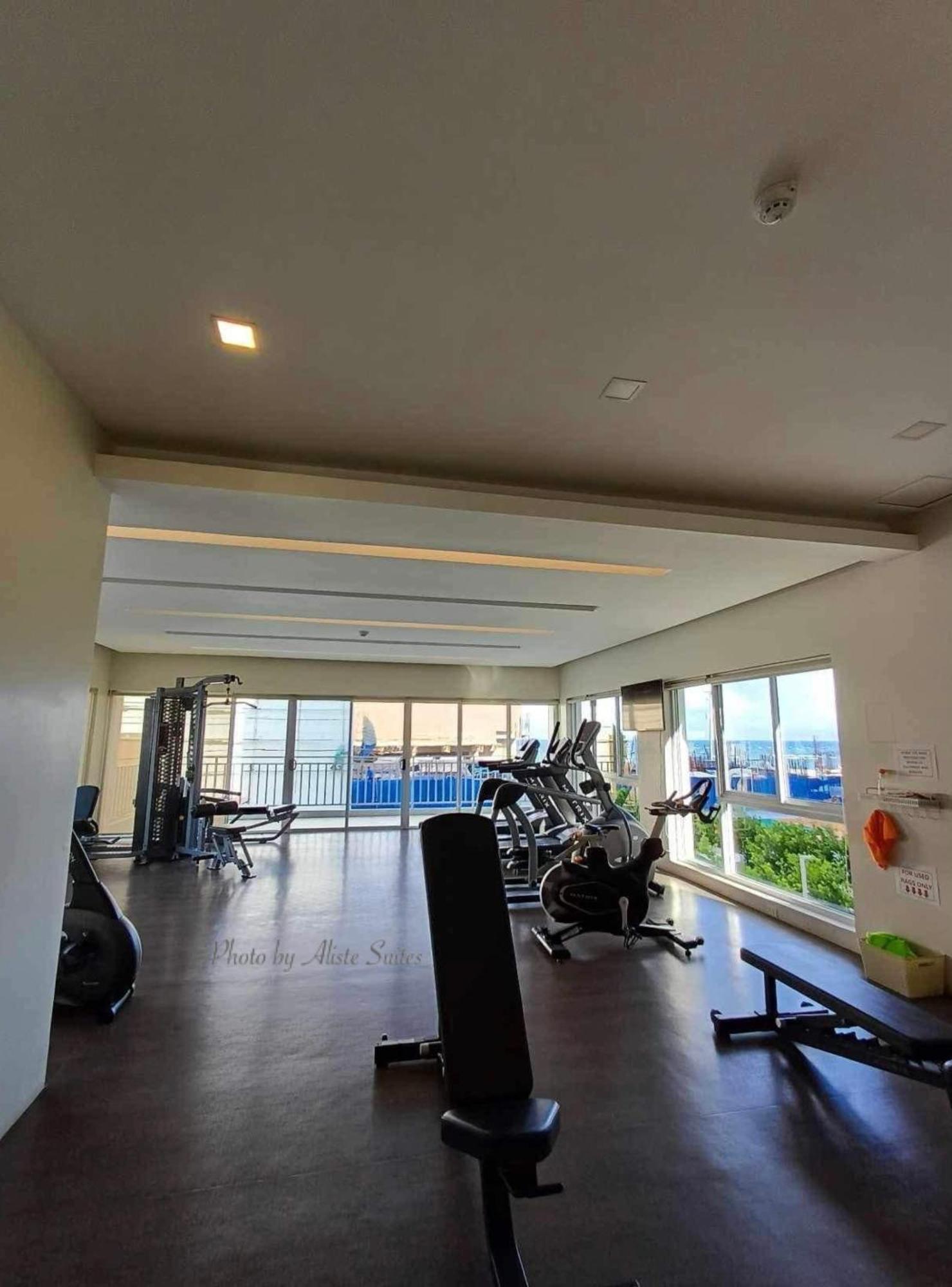 Aliste Suites Marina Spatial Dumaguete City Esterno foto